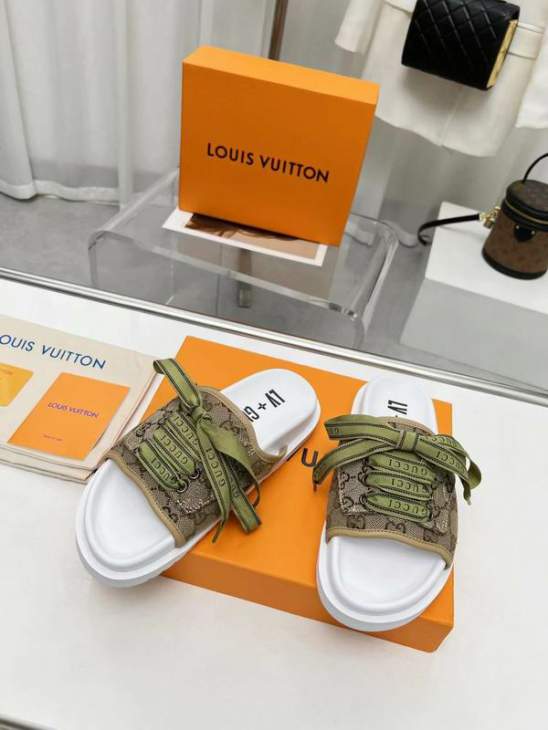 Picture of Louis Vuitton Slippers _SKULVsz35-46mnf03051142